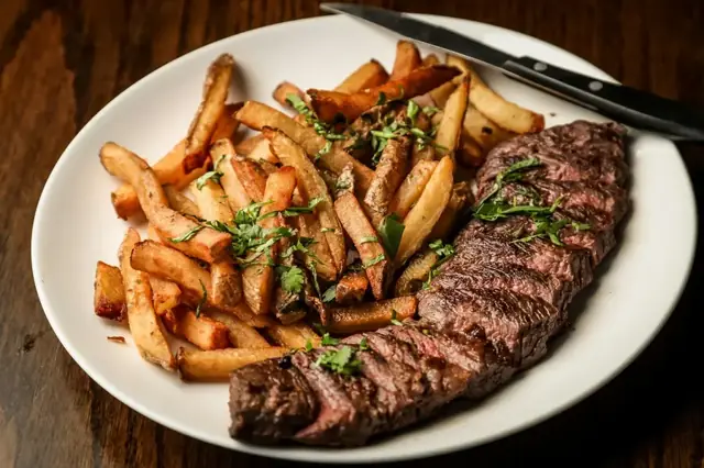 Sliced steak from the example restaurant